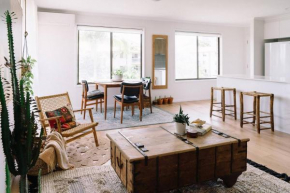 Breezy Bohemian Abode - Minutes from Burleigh Beach